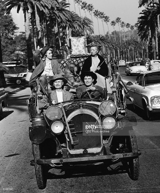 Group people car street palm - palm tree free wallpaper