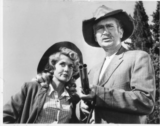 Man woman hats gun black - a man and woman free wallpaper