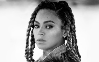 Woman long hair fur coat 8 - chinwe chukwuogoroy free wallpaper