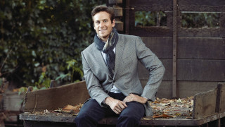 Man suit bench park leaves - the ground and a tree in the background free wallpaper