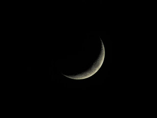 Crescent moon dark sky building - moon free wallpaper