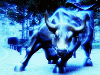 Bull statue city sidewalk trees - ray free wallpaper