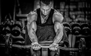 Man bench press barbell gym - hard focus free wallpaper