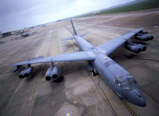 Large jet airport tarmac runway - top of an airport tarmac next free wallpaper