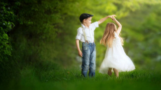 Boy girl standing grass pointing 2 - a boy and a girl free wallpaper