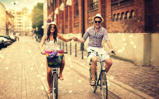 Man woman biking holding hands - cafer bater free wallpaper
