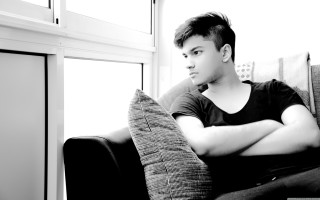 Man sitting couch arms crossed 3 - a couch free wallpaper