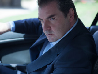 Man suit tie car looking - brian dunlop free wallpaper
