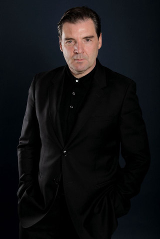 Man black suit posing picture - modernism free wallpaper
