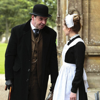 Man woman period clothing talking - outside free wallpaper