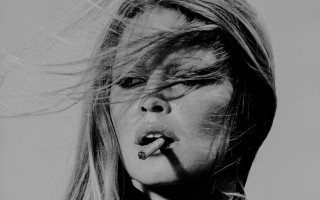Woman cigarette wind eyes closed - the wind free wallpaper