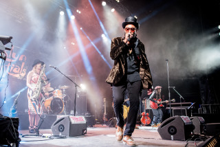 Man stage microphone band lights 2 - a stage free wallpaper