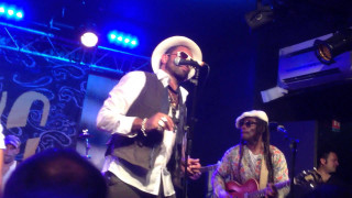 Man hat guitar stage microphone - stage free wallpaper
