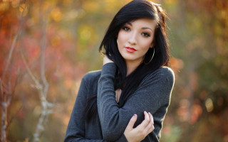 Woman black hair red lip - a red lip free wallpaper