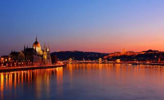 Water bridge night city lights - aladár körösfőikriesch free wallpaper