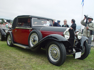 Vintage car parked grass people - an art deco sculpture free wallpaper