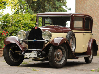 Old car brick road brick - an old car free wallpaper