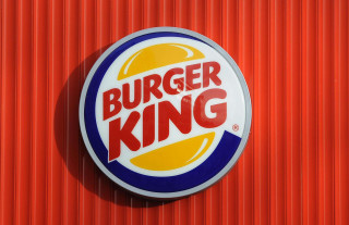 Burger king sign red wall - a red wall free wallpaper