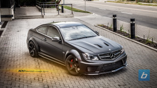 Mercedes benz coupe brickroad clockbuilding - matte finish free wallpaper