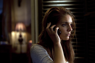 Woman talking cellphone dark room - a lamp free wallpaper
