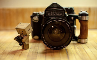 Camera toy table next to - shallow free wallpaper for desktop