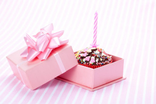 Pink box cupcake candle tablecloth - a tablecloth free wallpaper