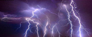 Lightning strikes city nighttime large - a dark sky in the background free wallpaper