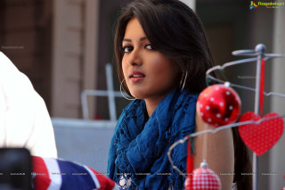 Woman blue scarf red heart - a clothes line free wallpaper