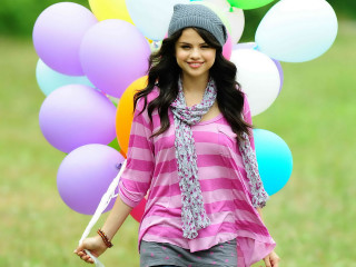 Woman pink shirt gray hat - a pink shirt free wallpaper