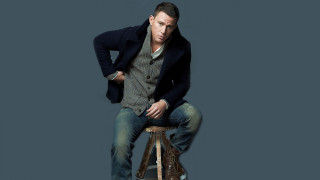 Man sitting stool jacket jeans - a bronze sculpture free wallpaper