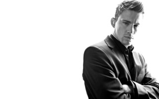 Man suit tie posing arms 3 - a man in a suit and tie free wallpaper