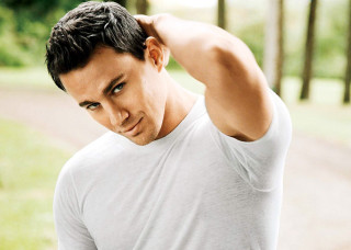 Man white shirt posing park - a white shirt free wallpaper
