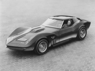 Retrocar woman driverseat brickwall chainlinkfence - photo of a car free wallpaper