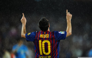 Man hands up rain soccer 2 - heroic free wallpaper