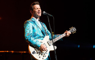 Man blue suit guitar stage - a guitar free wallpaper