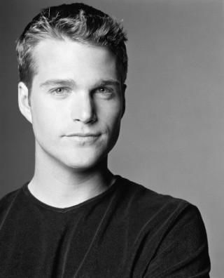 Man black shirt arms crossed - andrew bell free wallpaper