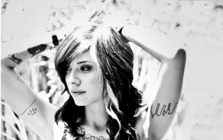 Woman tattoos water bottle camera - a bottle of water free wallpaper