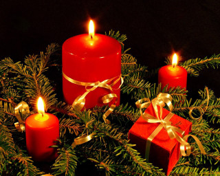 Candles presents table christmas tree - a group of candles free wallpaper