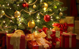 Christmas tree presents lit ornamental - free christmas wallpaper
