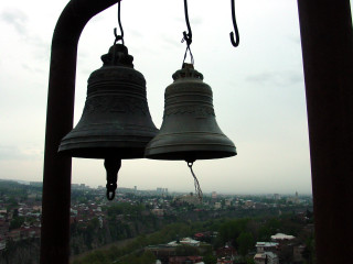 Two bells pole cityscape river - a pole in front free wallpaper