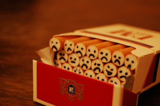 Cigarette box skulls red table - else alfelt free wallpaper