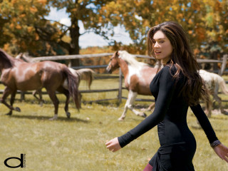 Woman black dress walking field - annie leibovitz free wallpaper