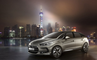 Silver car city skyline night 2 - a silver car free wallpaper