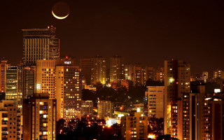 City skyline crescent moon nighttime - a city in the background free wallpaper