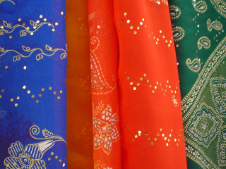 Cat on colorful fabric folk - vivid free wallpaper