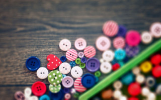 Buttons wooden table green pencil - a cross stitch free wallpaper