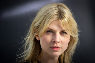 Blonde woman black shirt serious 3 - her face free wallpaper for desktop