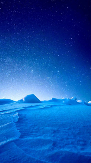 Blue sky stars snow mounds - free winter wallpaper
