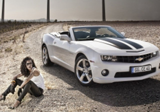 Woman sitting desert white car - a black stripe free wallpaper