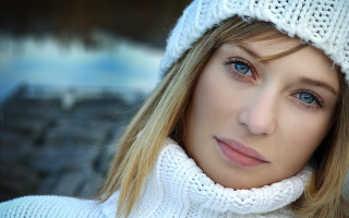 Esztter blonde blue eyes fur - a white hat free wallpaper